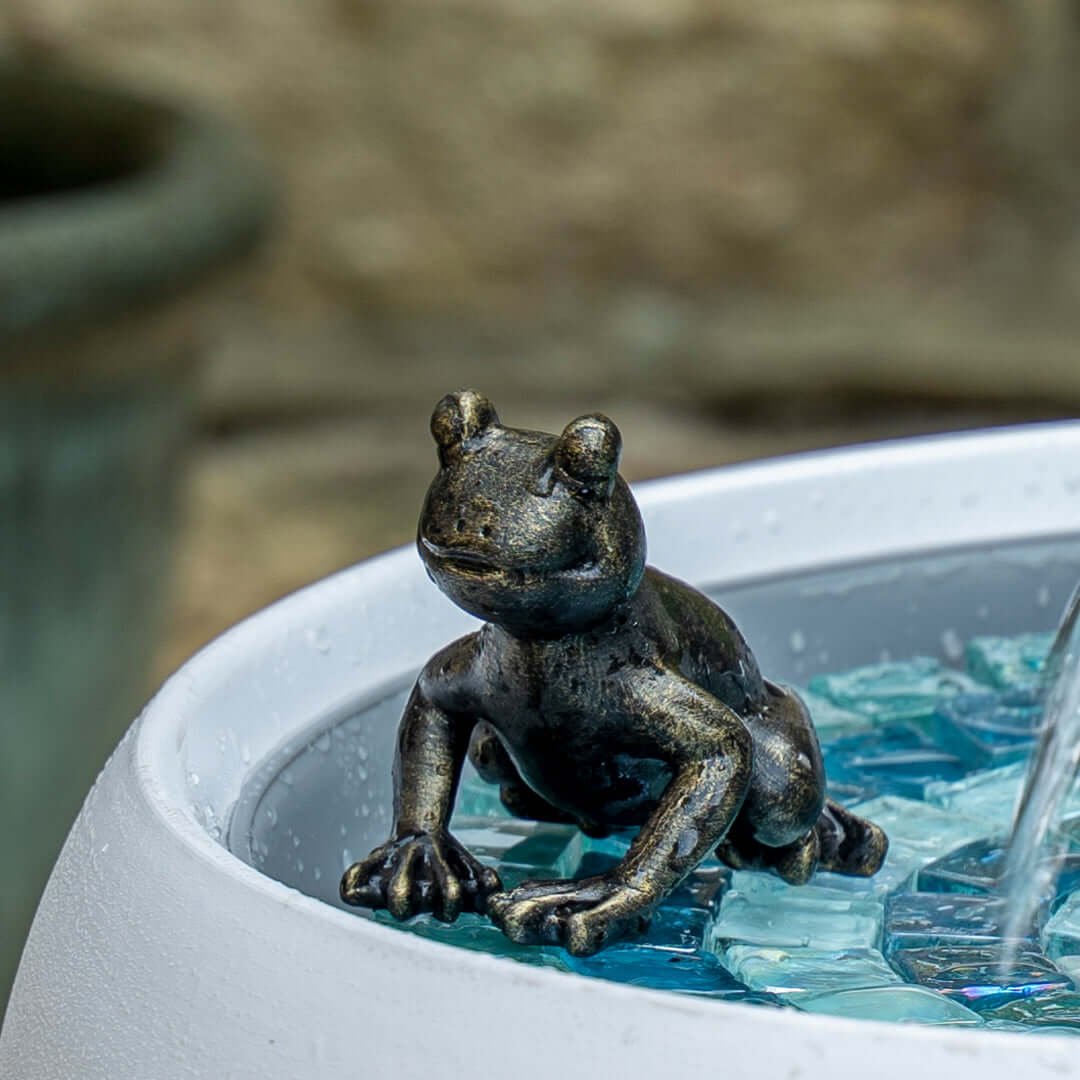 FRANKIE SITTING FROG FIGURINE - hydria
